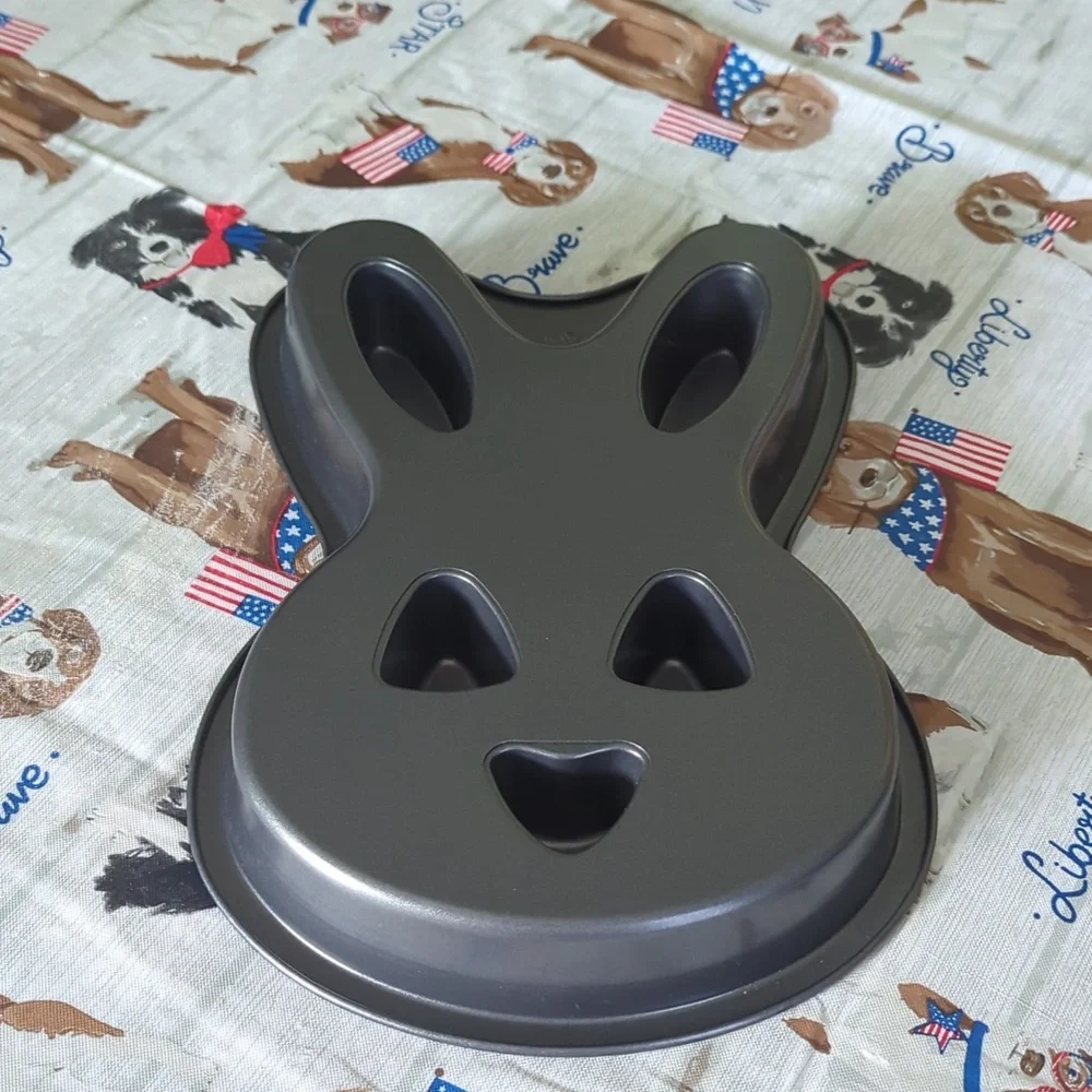 Wilton bunny pan